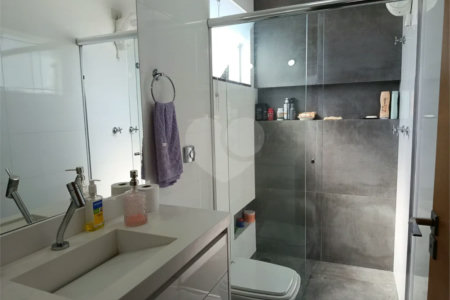 Sobrado novo, com 250m², 3 quartos, sendo 1 suíte, 2 garagens, à venda na Vila Prudente
