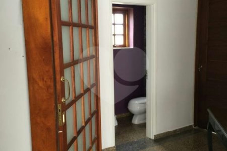 Sobrado à venda com 6 quartos, sendo 2 suítes, em Real Parque, São Paulo, SP