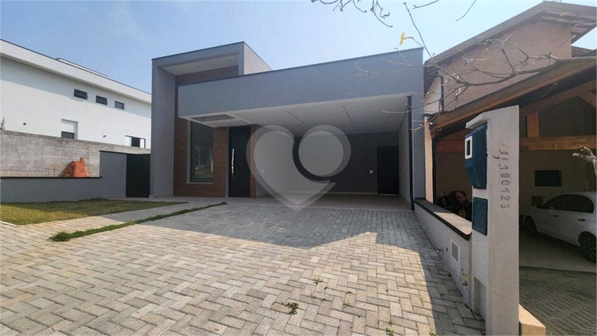 Casa à venda com 3 suítes no condomínio Vita Verdi, Valinhos - SP