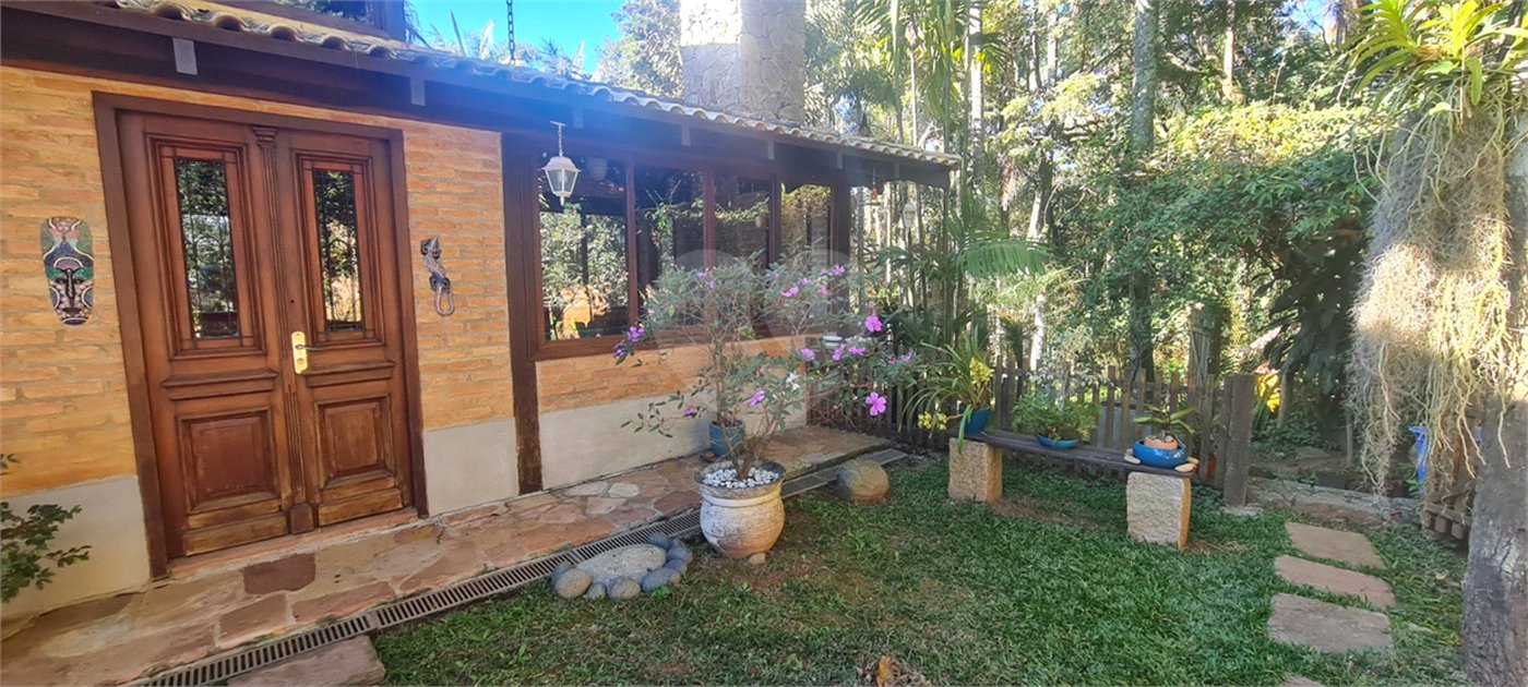 Casa à venda com 4 suítes em Serra da Cantareira, Mairiporã, SP