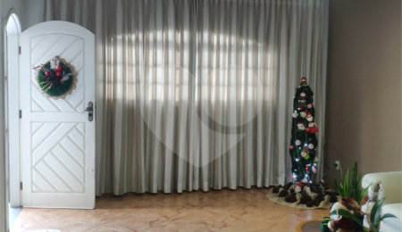 Sobrado à venda com 4 quartos, sendo 1 suíte, em Chácara Jafet, Mogi das Cruzes, SP