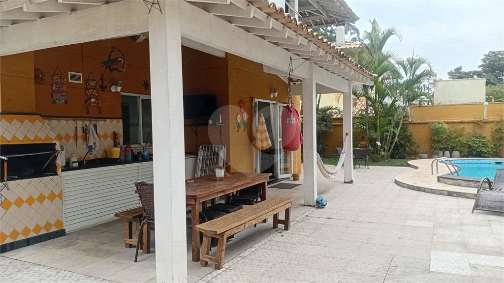 Casa à venda com 4 quartos, sendo 2 suítes, no condomínio Canamari, São Paulo - SP