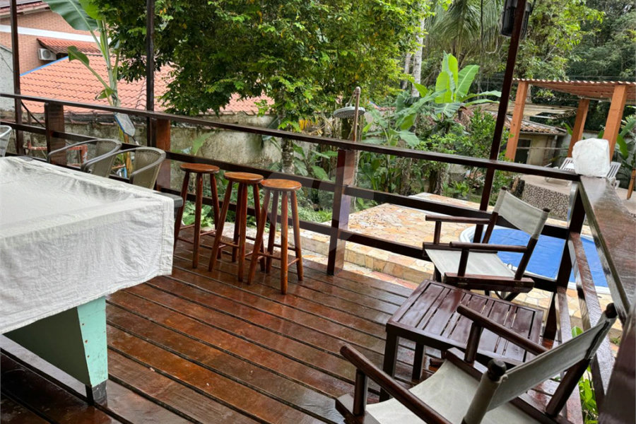 Casa à venda com 6 suítes em Massaguaçu, Caraguatatuba, SP