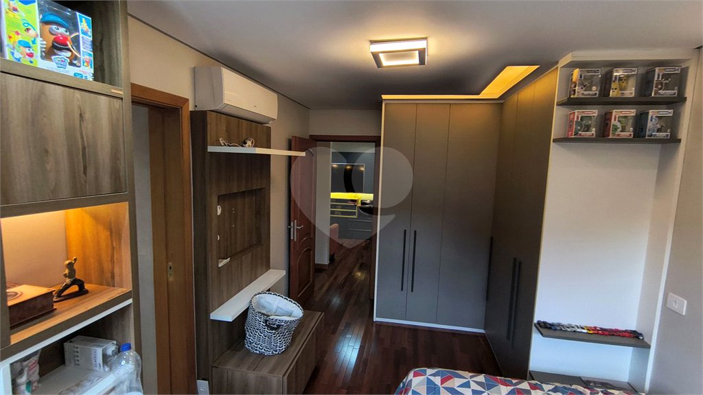 Casa à venda com 4 quartos, sendo 3 suítes, no condomínio Da Serra, São Paulo - SP