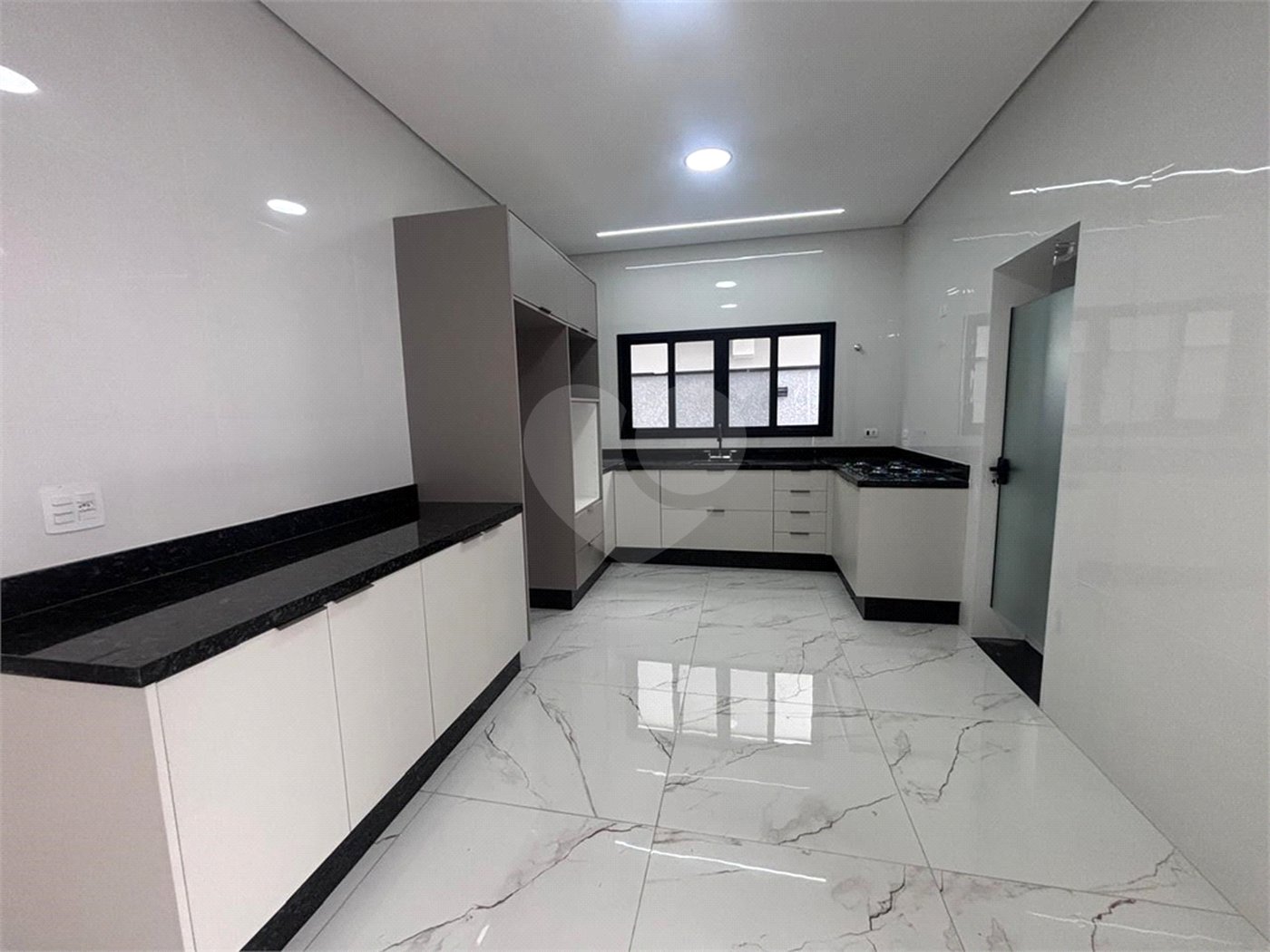 Casa à venda com 3 suítes no condomínio Campos do Conde I e II, Sorocaba - SP