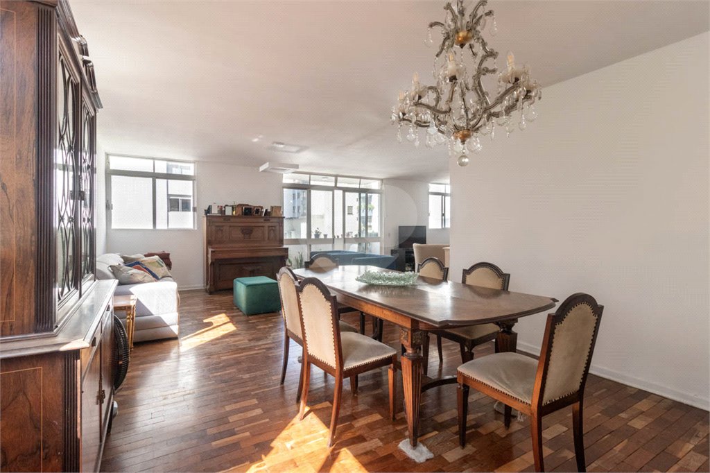 Apartamento à venda com 4 quartos, sendo 1 suíte, em Jardim Paulista, São Paulo, SP