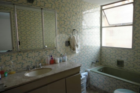 Apartamento à venda com 3 quartos, sendo 1 suíte, em Moema, São Paulo, SP