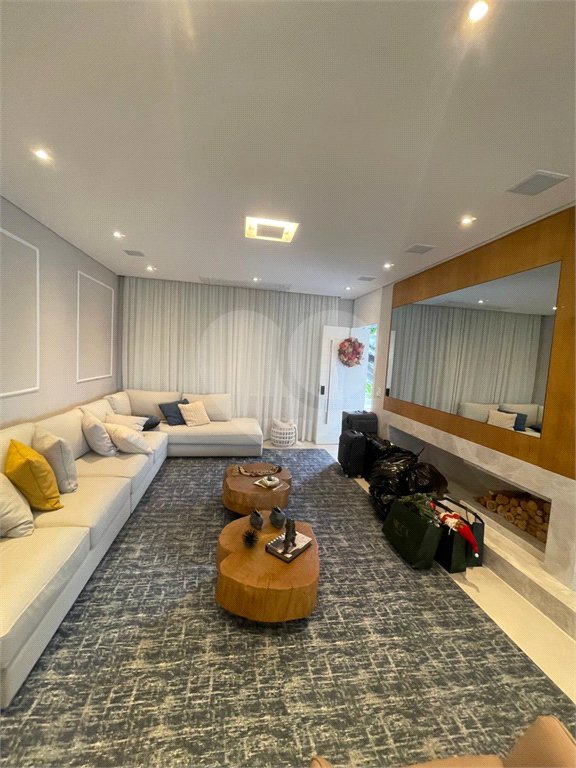 Casa à venda com 3 suítes no condomínio Hills, Arujá - SP