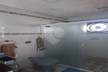 Sobrado à venda com 4 quartos, sendo 1 suíte, em Vila Marari, São Paulo, SP