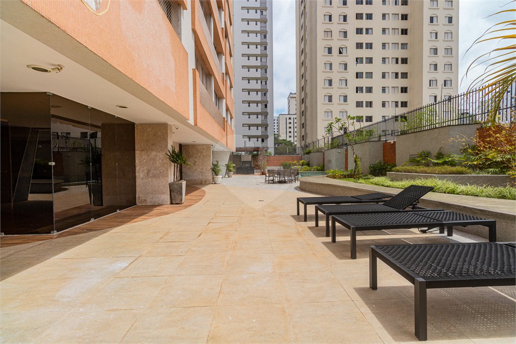 Apartamento à venda com 3 quartos, sendo 1 suíte, em Campo Belo, São Paulo, SP