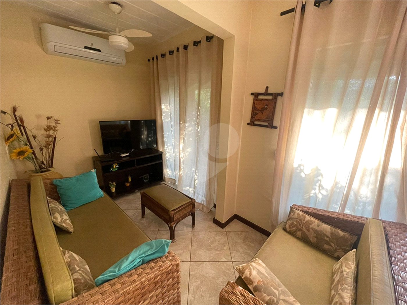 Casa em condomínio à venda com 3 quartos, sendo 2 suítes, em João Fernandes, Armação dos Búzios, RJ