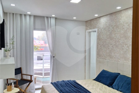 Sobrado à venda com 4 quartos, sendo 2 suítes, em Nova Petrópolis, São Bernardo do Campo, SP