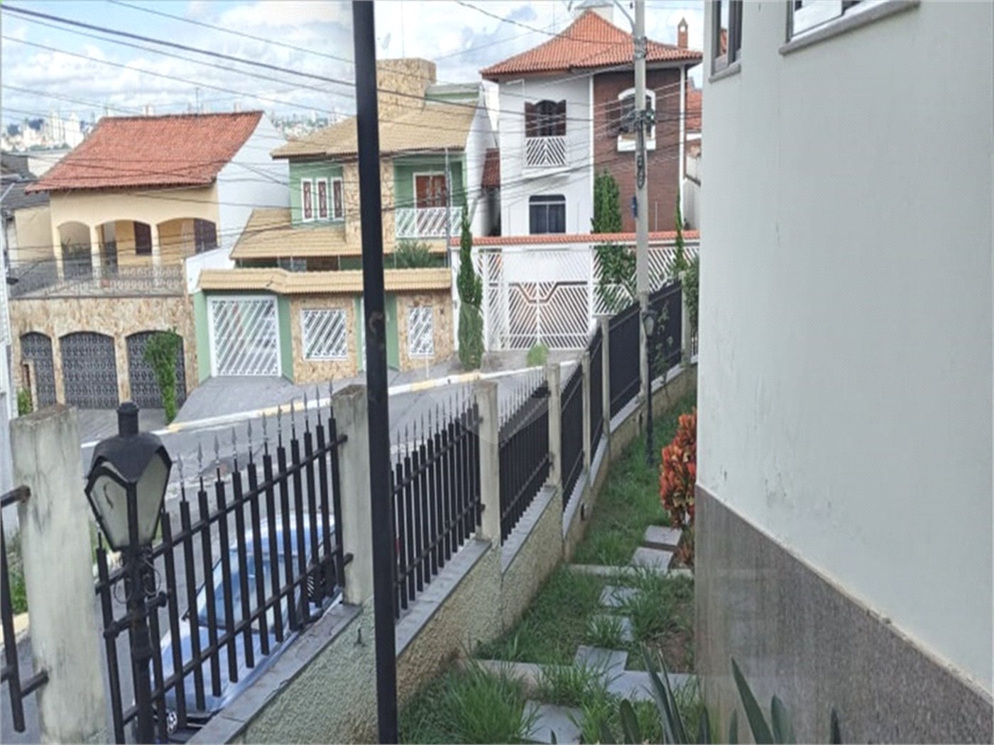 Bonita casa assobradada,no Bairro das Palmas do Tremembé, terreno com 14 X 50 e 350 área construída