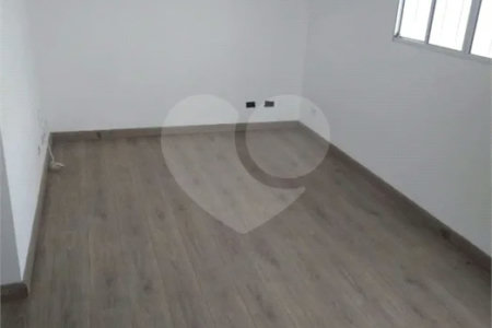 Sobrado à venda com 3 quartos em Jardim Estela Mari, Cotia, SP