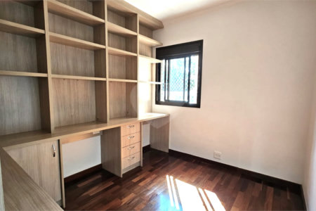 Apartamento para alugar com 3 quartos, sendo 1 suíte, em Alto da Boa Vista, São Paulo, SP