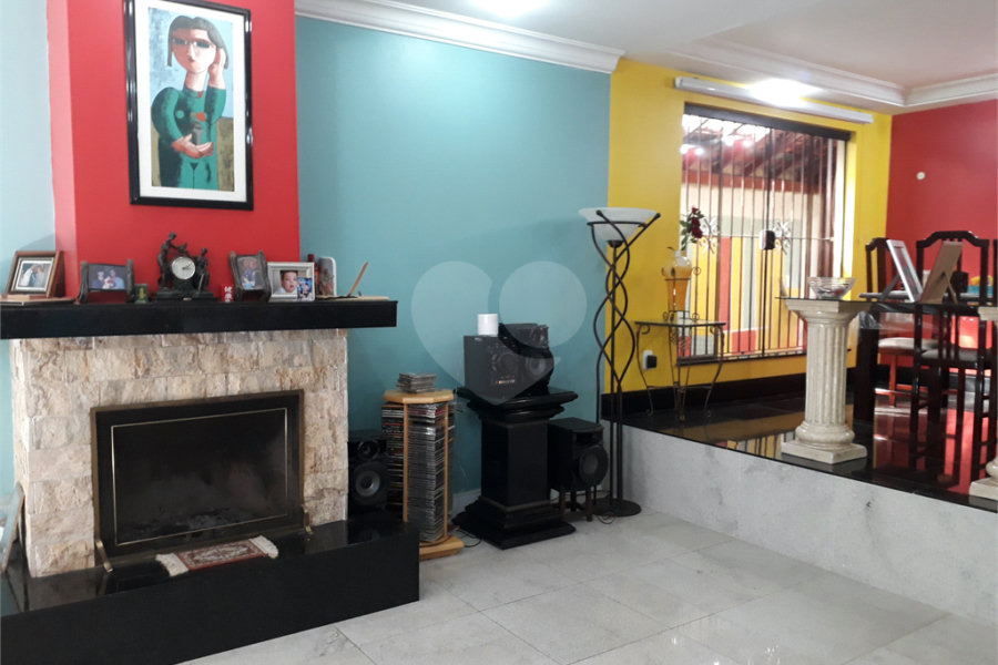 Sobrado à venda com 4 quartos, sendo 1 suíte, em Vila Constança, São Paulo, SP
