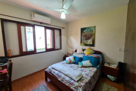 Casa à venda com 3 quartos, sendo 1 suíte, em Interlagos, São Paulo, SP