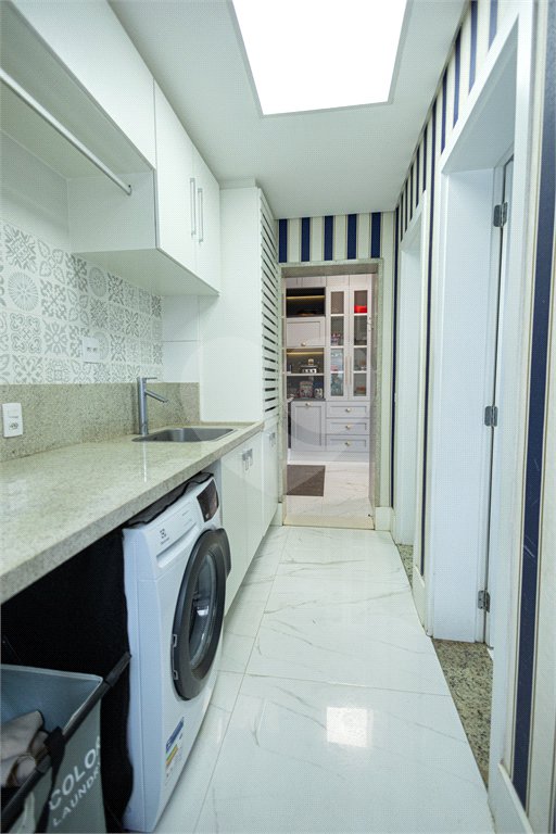 Apartamento à venda com 5 quartos, sendo 4 suítes,  em Parque Reboucas, São Paulo, SP