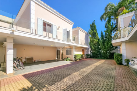 Casa à venda com 4 quartos, sendo 2 suítes, no condomínio Stephanie, São Paulo - SP