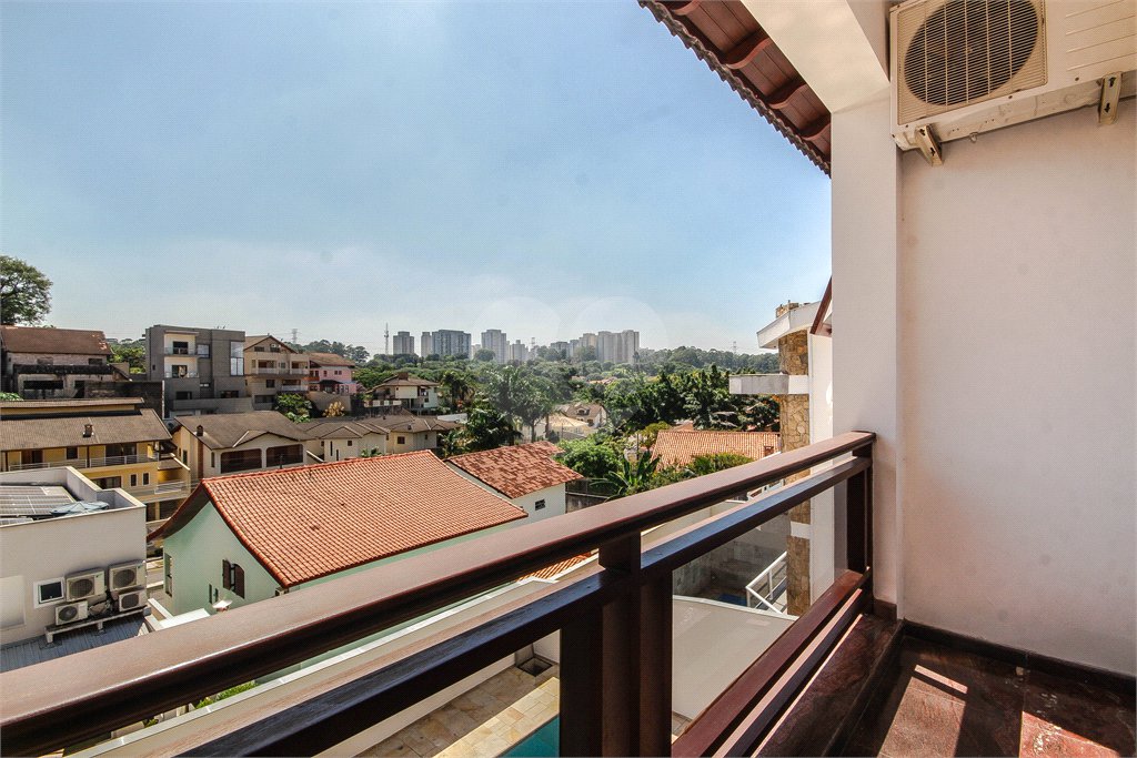 Casa à venda com 4 quartos, sendo 3 suítes, em City América, São Paulo, SP