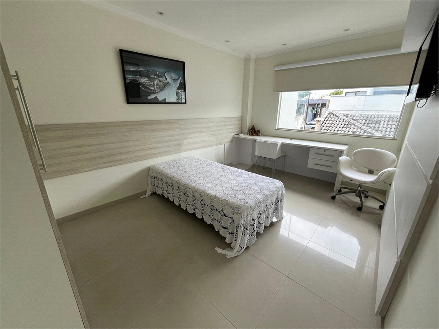 Casa à venda com 3 quartos, sendo 1 suíte, no condomínio Golden Village, Rio de Janeiro - RJ