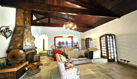 Casa Térrea à venda com 5 quartos, sendo 3 suítes,  em Granja Julieta, São Paulo, SP