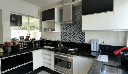 Casa à venda com 3 quartos, sendo 1 suíte, em Orla Norte, Porto Seguro - BA