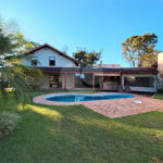 Casa à venda com 7 quartos, sendo 4 suítes, no condomínio Riviera de Santa Cristina XIII, Paranapanema - SP
