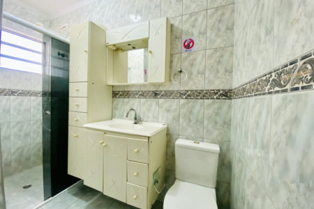 Sobrado à venda com 4 quartos, sendo 1 suíte, em Vila Gilda, Santo André, SP