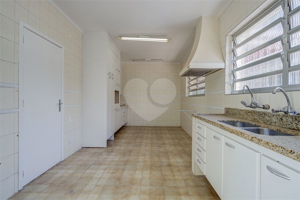 Sobrado à venda com 4 quartos, sendo 2 suítes,  em Brooklin, São Paulo, SP