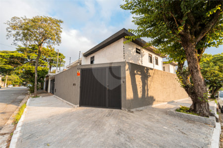 Sobrado à venda com 4 quartos, sendo 2 suítes, em Moema, São Paulo, SP