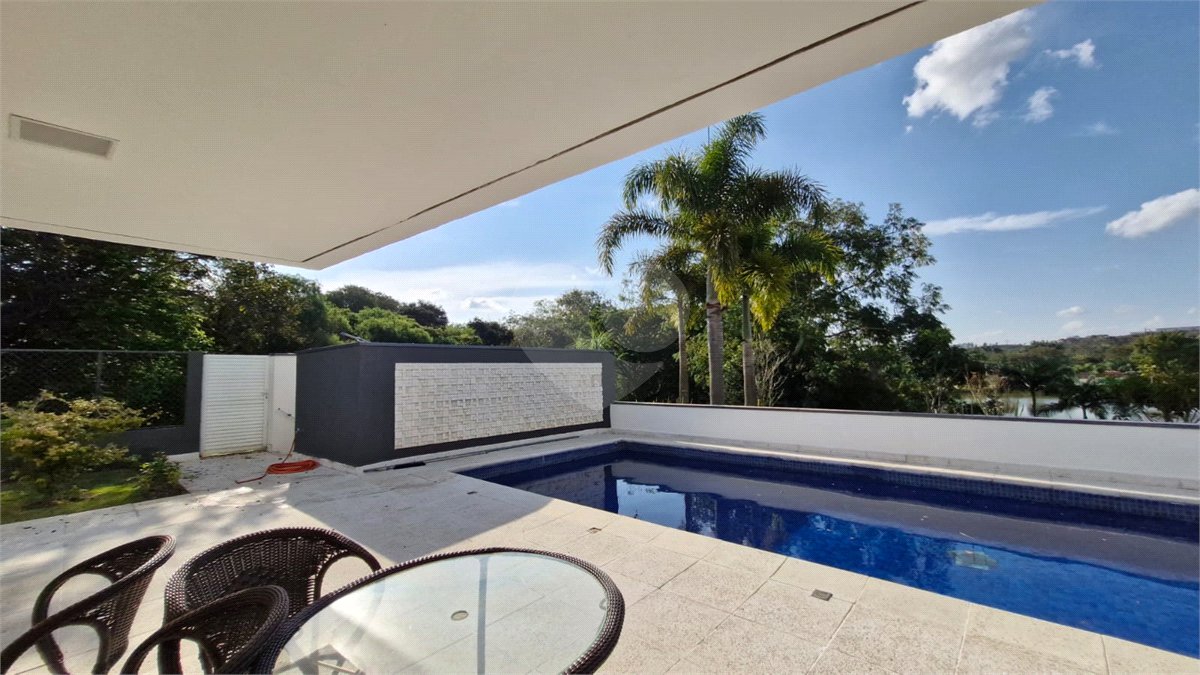 Casa à venda ou para alugar com 5 quartos, sendo 4 suítes, no condomínio Shamballa II, Atibaia - SP