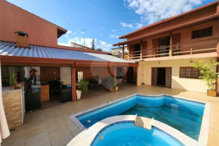 Casa à venda com 3 quartos, sendo 1 suíte, no Centro, Vinhedo, SP