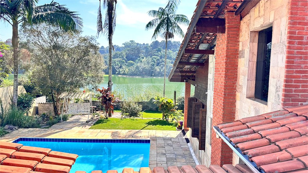Casa à venda com 8 quartos, sendo 4 suítes, em Eldorado, Diadema, SP