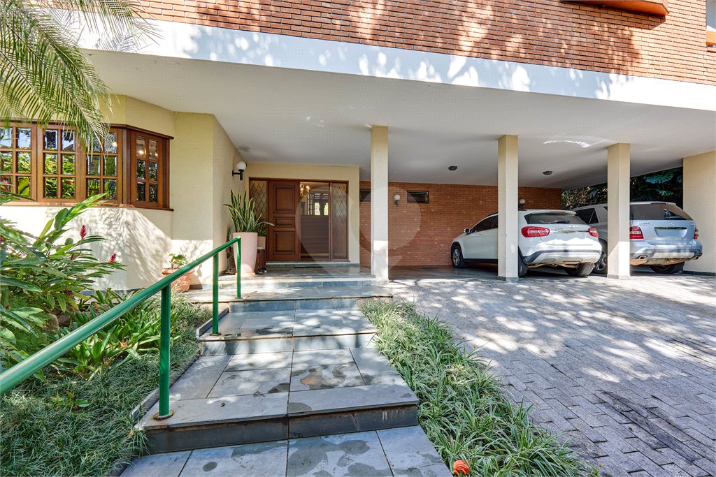 Casa à venda com 4 quartos, sendo 2 suítes, em Jardim Cordeiro, São Paulo, SP