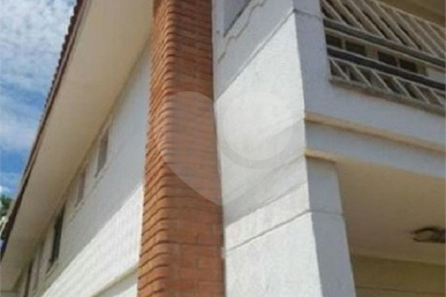 Sobrado à venda com 4 quartos, sendo 3 suítes, em Vila Irmãos Arnoni, São Paulo, SP