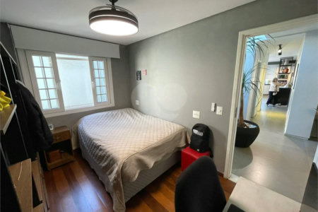 Casa à venda com 4 suítes no condomínio Fechado, São Paulo - SP