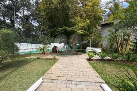 Casa à venda com 4 quartos, sendo 1 suíte, no condomínio Taquaral, São Paulo - SP
