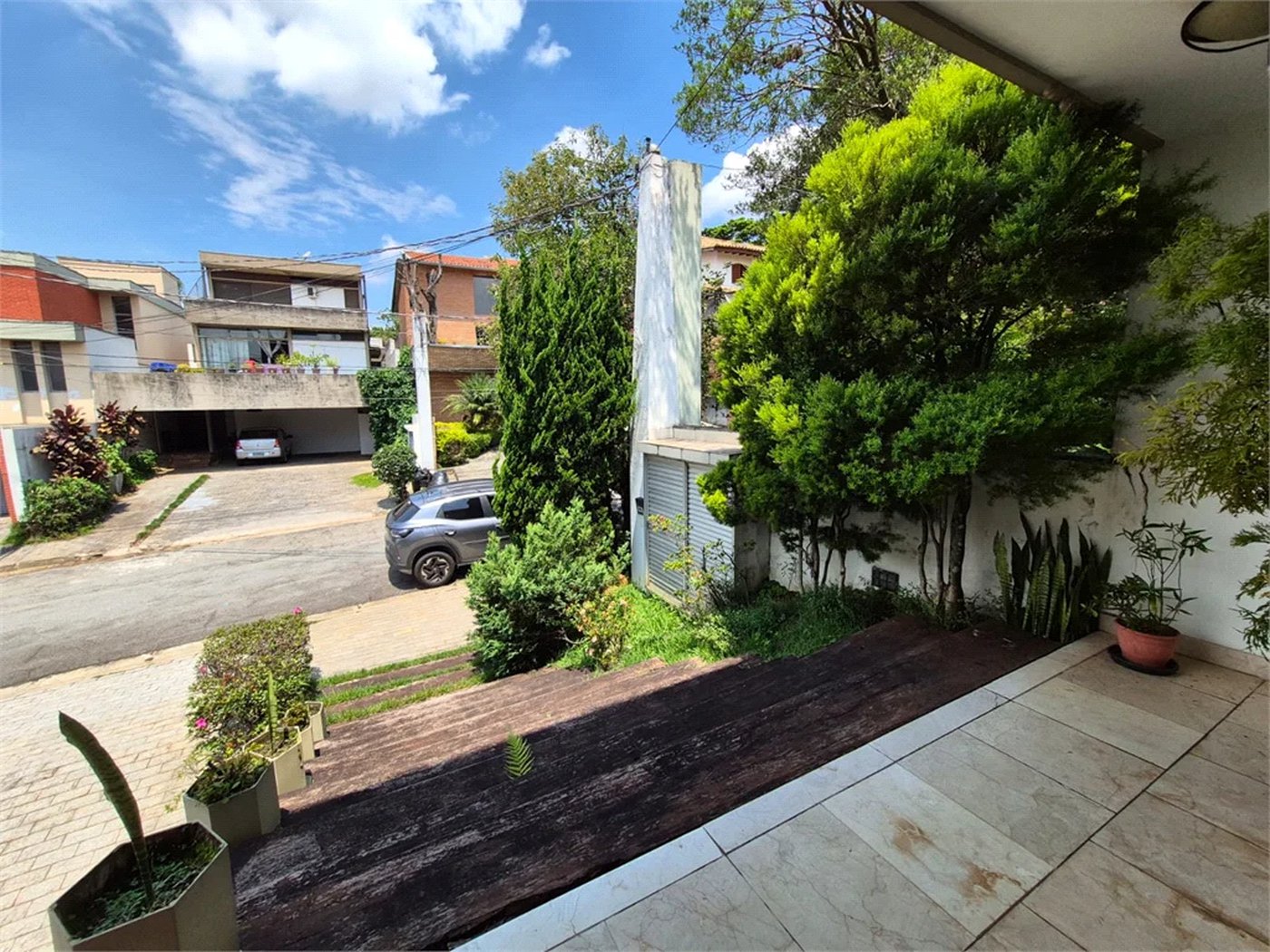 Casa de Vila à venda ou para alugar com 4 quartos, sendo 2 suítes, em Jardim Leonor, São Paulo, SP