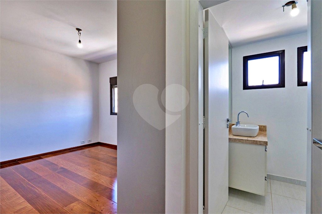 Apartamento à venda com 3 suítes em Campo Belo, São Paulo, SP
