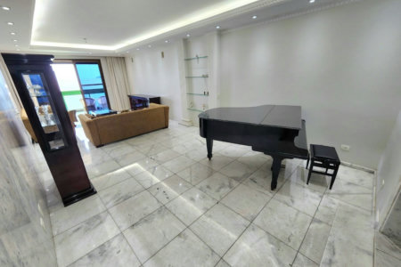 Apartamento Alto Padrão Frente Mar com 4 Dormitórios, 3 Suítes e 3 Vagas na Orla de Santos