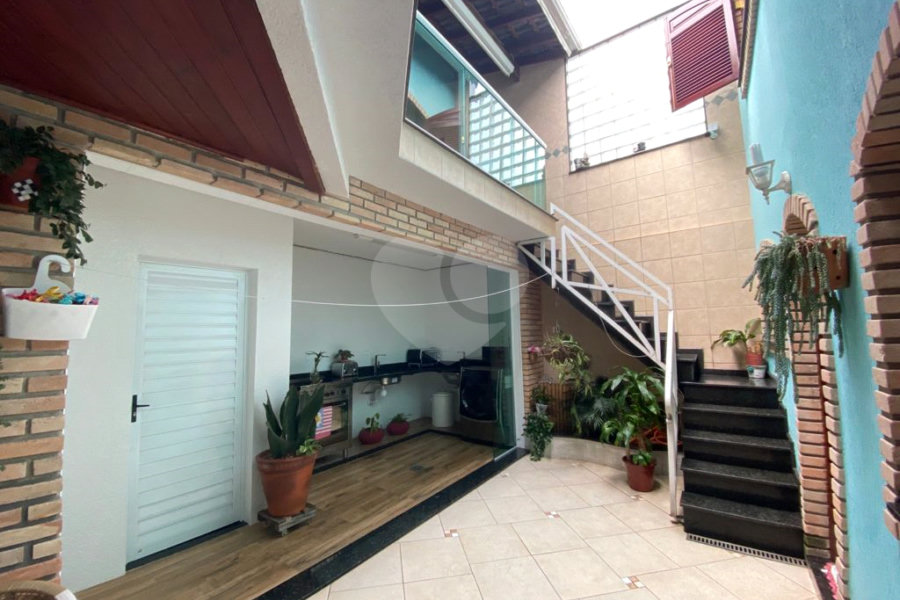 Sobrado à venda com 4 quartos, sendo 1 suíte, em Tremembé, São Paulo, SP