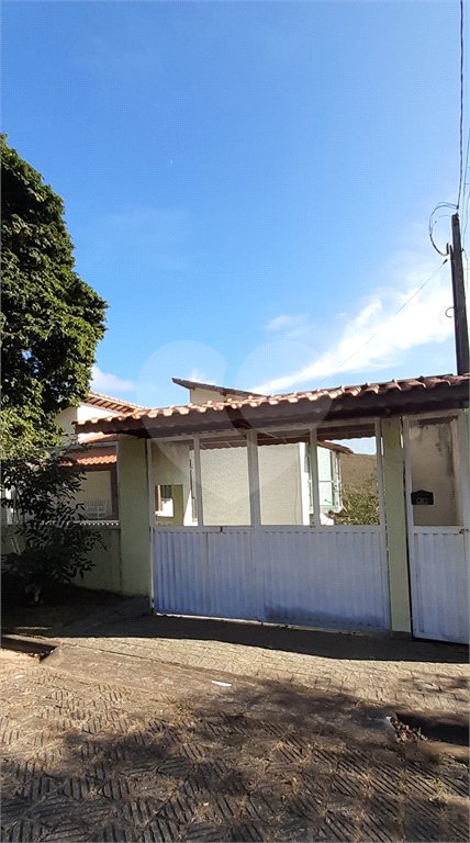 Casa à venda com 4 quartos, sendo 1 suíte, no Centro, Bom Jesus dos Perdões, SP