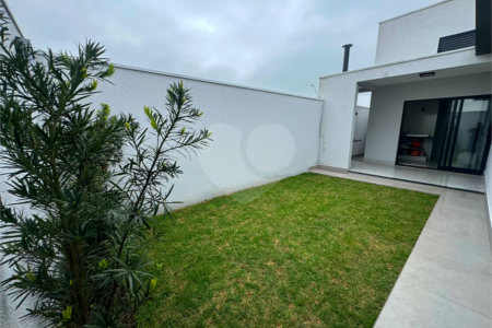Casa à venda com 2 quartos, sendo 1 suíte, no condomínio Tivolli, Itapetininga - SP