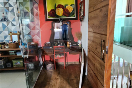 Sobrado à venda com 4 quartos, sendo 1 suíte, em Vila Romão, Salto, SP