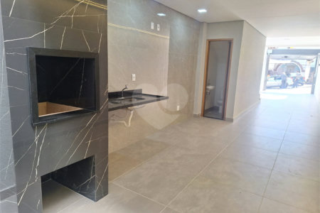 Sobrado à venda com 3 quartos, sendo 1 suíte, em Vila São Geraldo, São Paulo, SP