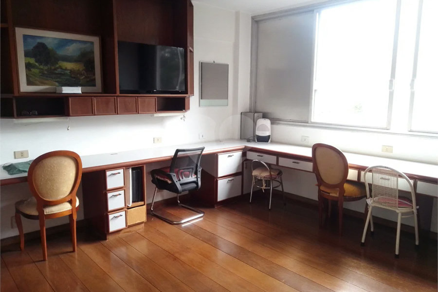 Apartamento próximo ao Metro com 03 dormitórios e 01 Suíte, 2 vagas á venda na Vila Mariana!
