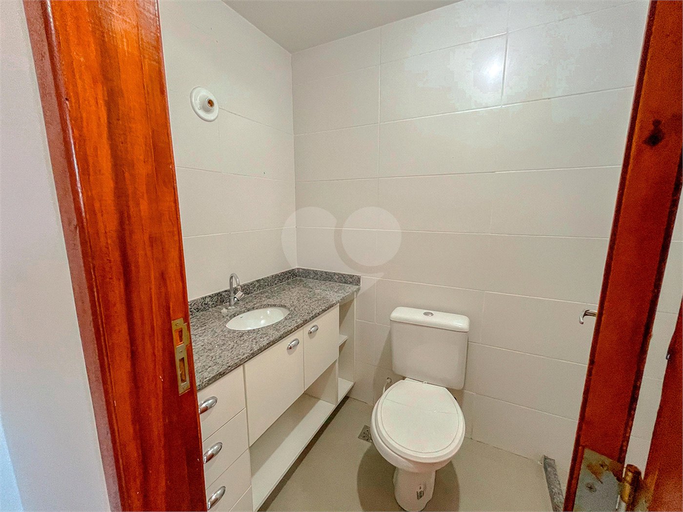 Casa à venda com 4 quartos, sendo 1 suíte, no condomínio Imperial Santa Cruz, Rio de Janeiro - RJ