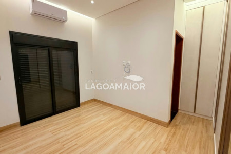 Casa à venda com 3 quartos, sendo 2 suítes, em Village do Lago, Três Lagoas, MS