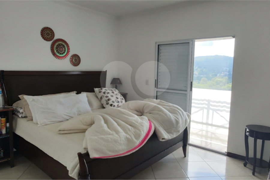 Casa à venda com 5 quartos, sendo 3 suítes,  em Capoavinha, Mairiporã, SP
